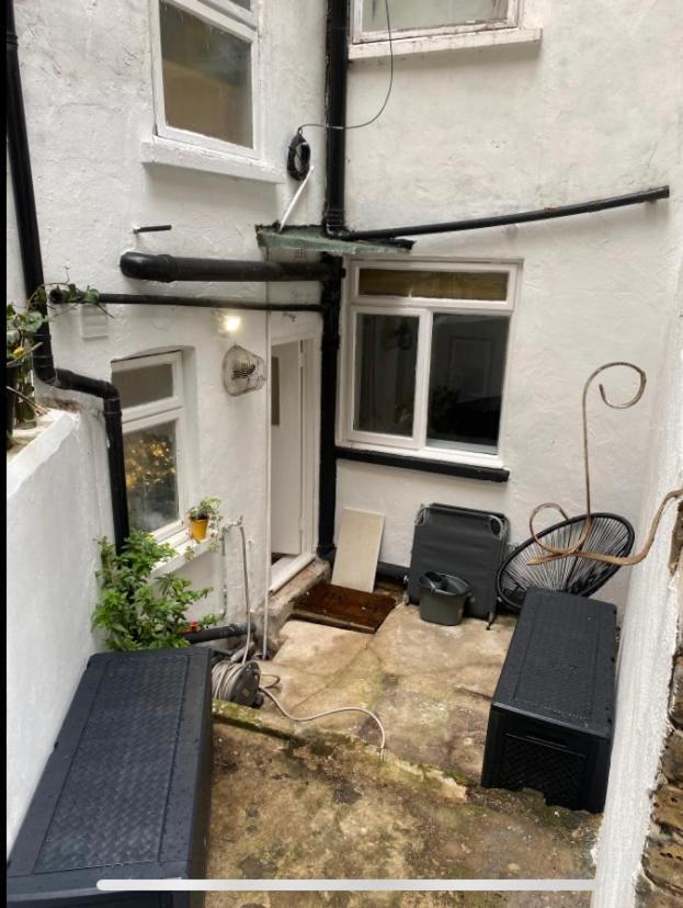 Central Private Double Bedroom In A 2Bedroom Apartment, Connected Via Underground, Overground And Many Bus Routes London Kültér fotó