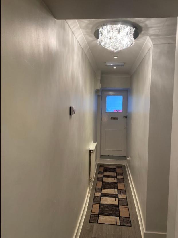 Central Private Double Bedroom In A 2Bedroom Apartment, Connected Via Underground, Overground And Many Bus Routes London Kültér fotó